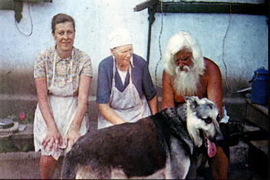 С собакой на лавке (цв.).jpg